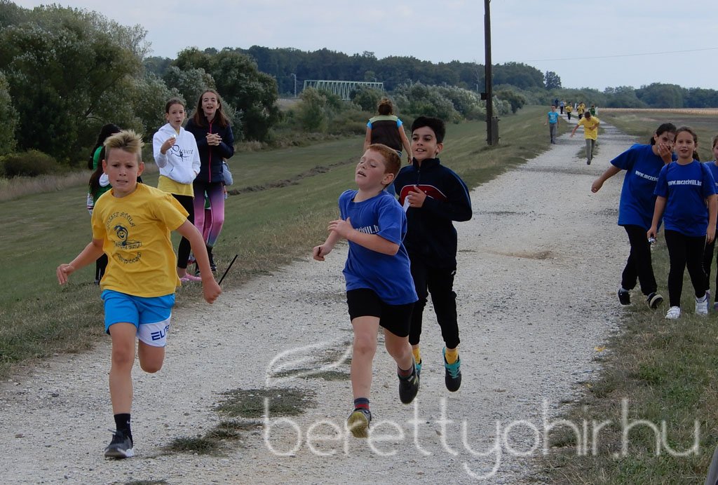Mezei futóbajnokság Berettyóújfaluban 71